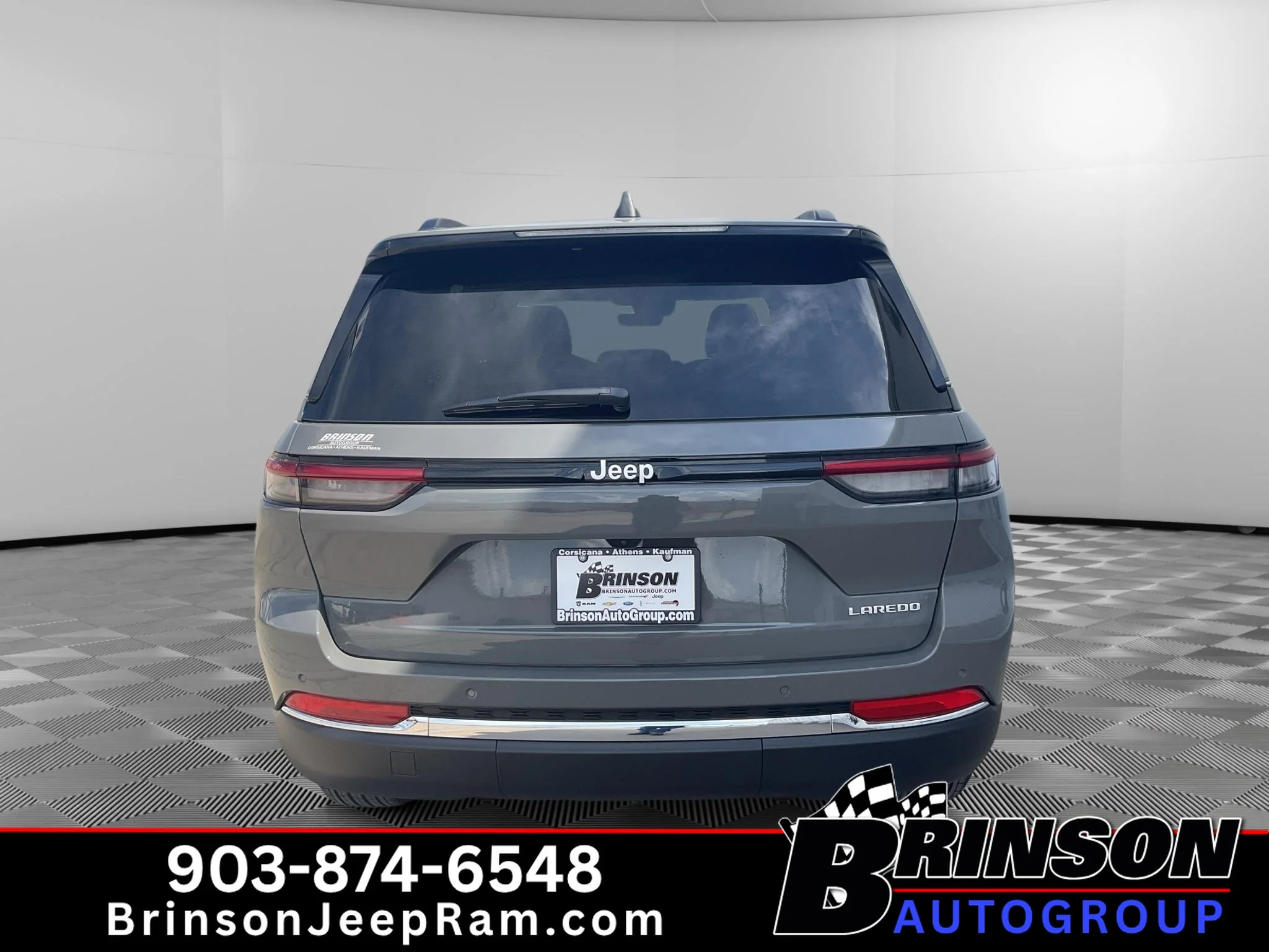New 2027 Sting-Gray Clear-Coat Paint Jeep Laredo X image 4