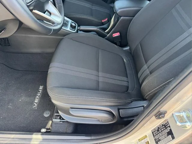 Used 2022 Silver Hyundai SEL image 7