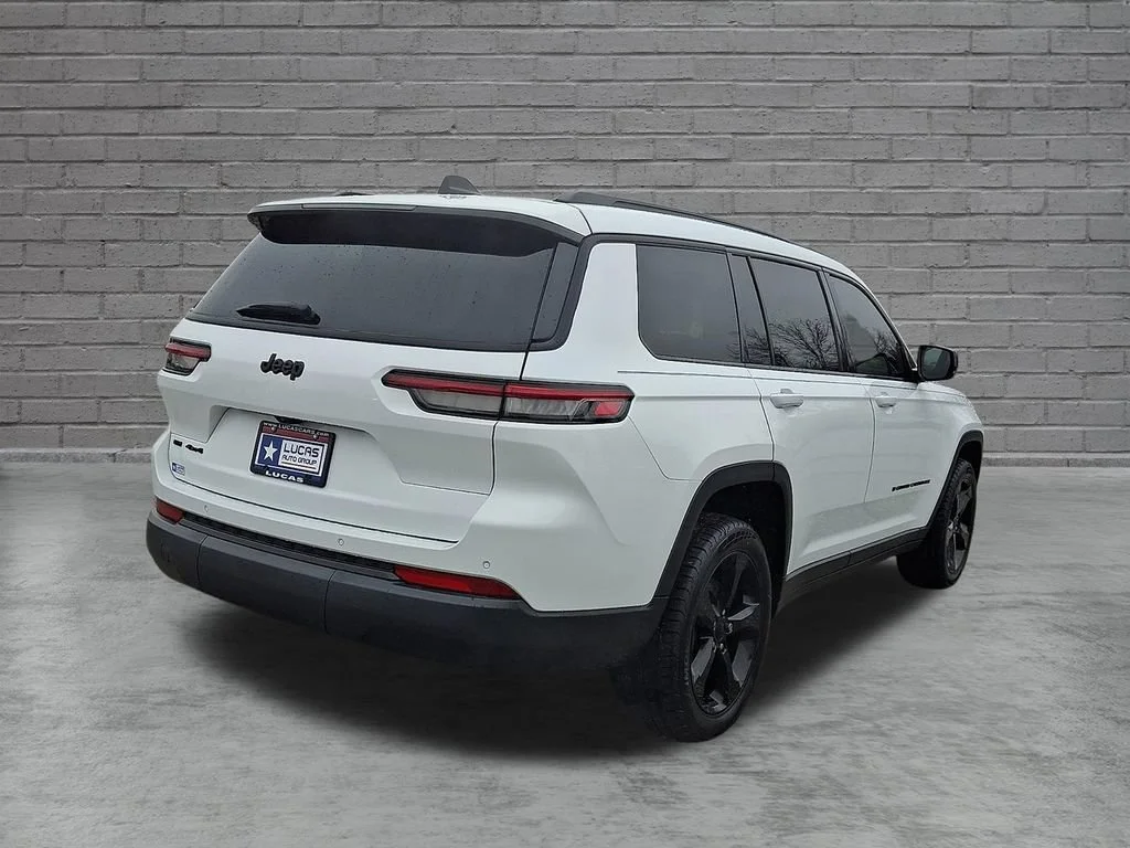 Used 2023 Bright White Clearcoat Jeep Altitude image 11