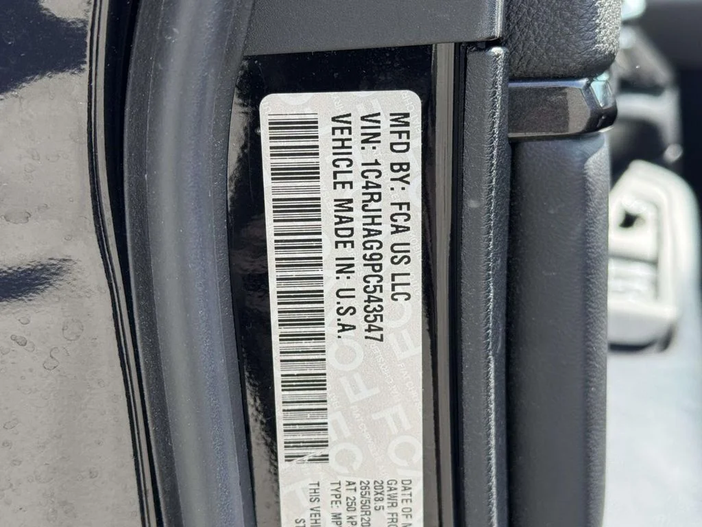 Used 2023 Black Jeep Altitude X image 29