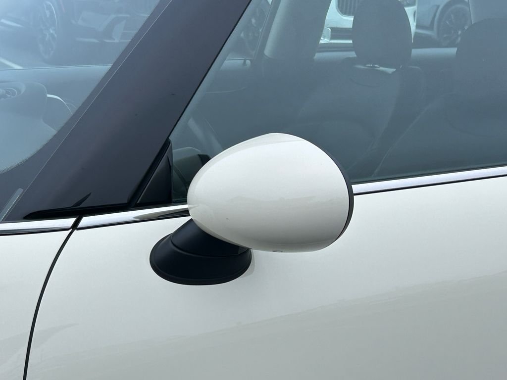 Used 2019 Pepper White MINI Classic image 10