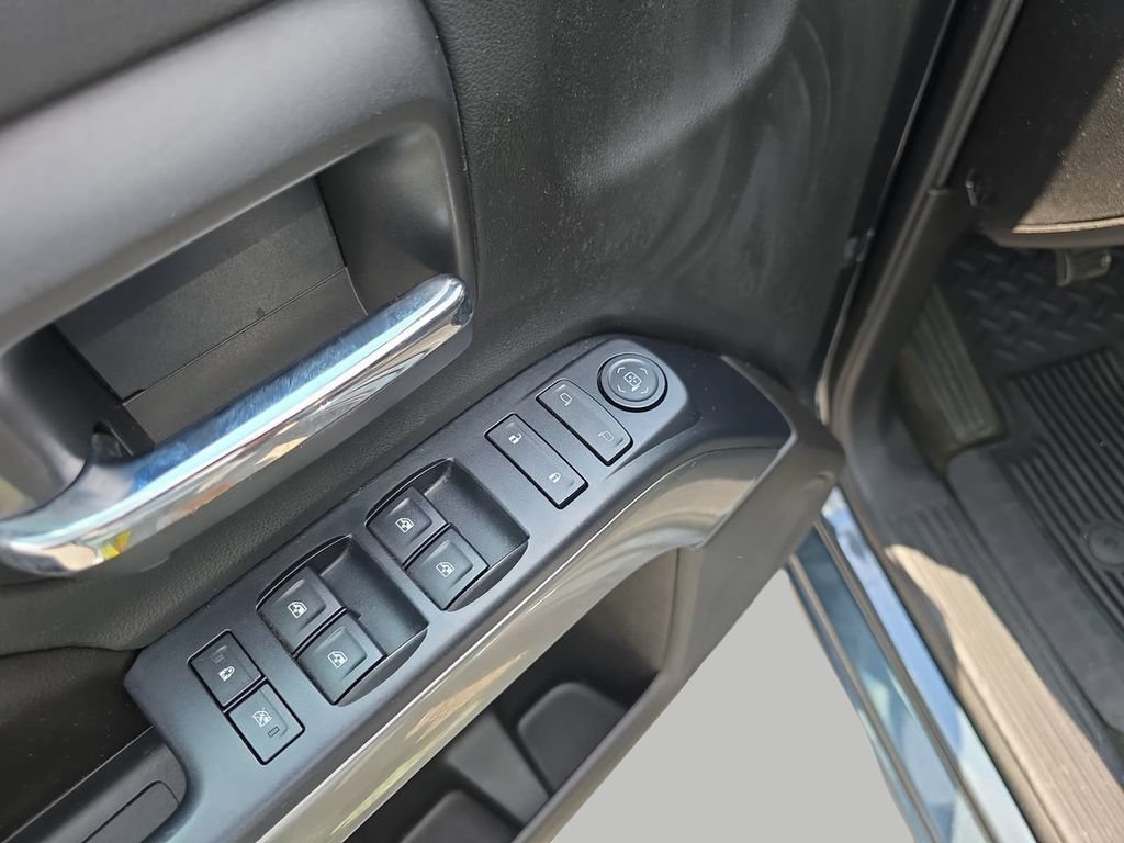 Used 2017 GRAPHITE METALLIC Chevrolet LT image 14