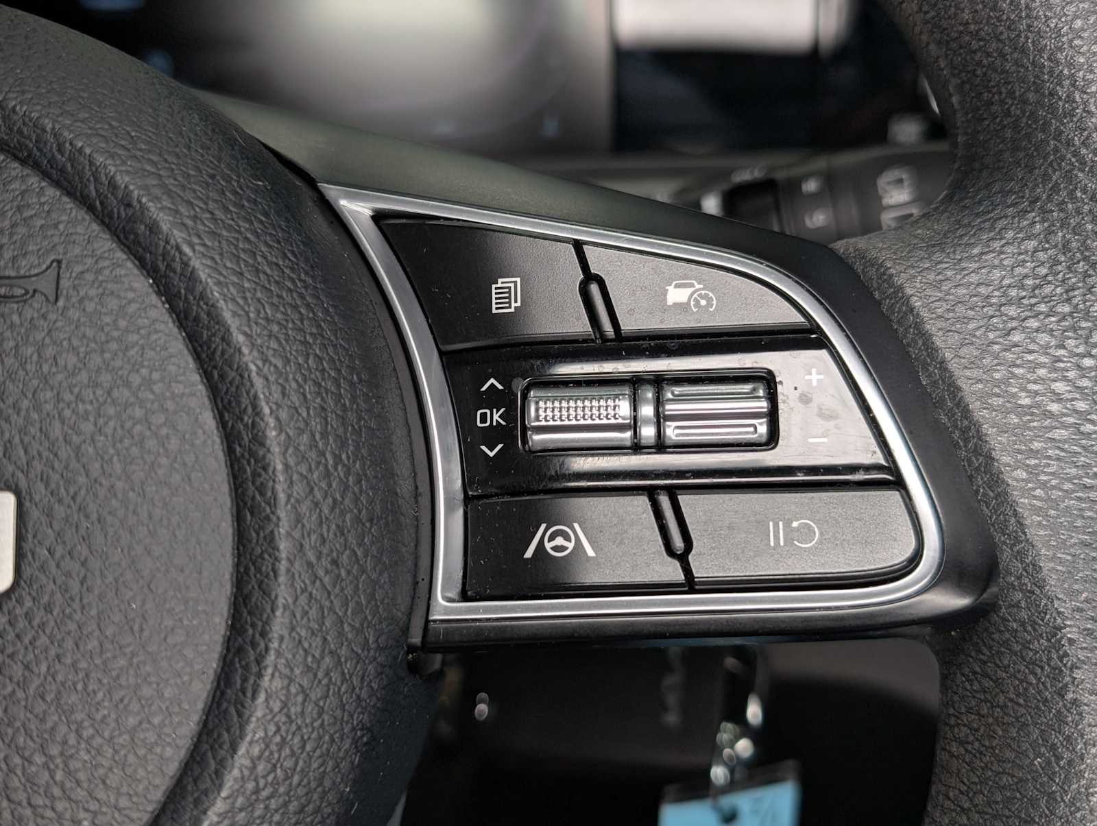 Used 2024 Snow White Pearl Kia LX image 33