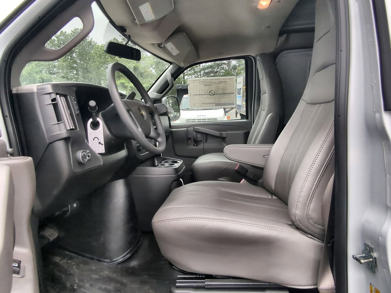 2025 Chevrolet Express Cargo Work Van - Photo 17
