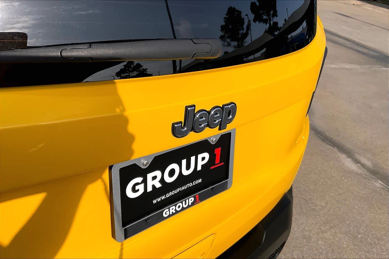 Used 2023 Solar Yellow Clearcoat Jeep Latitude image 30