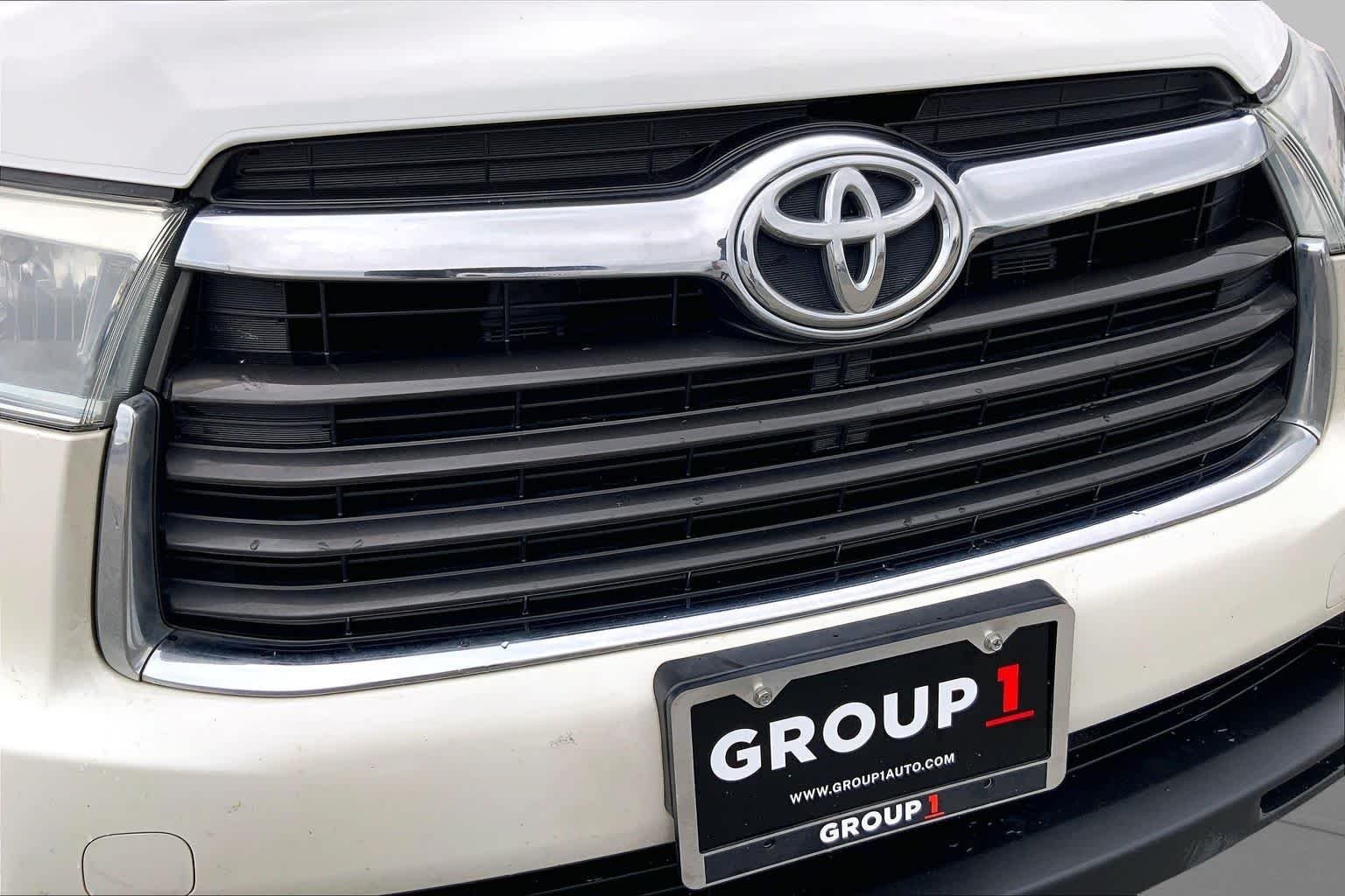 Used 2016 Blizzard Pearl Toyota XLE image 29