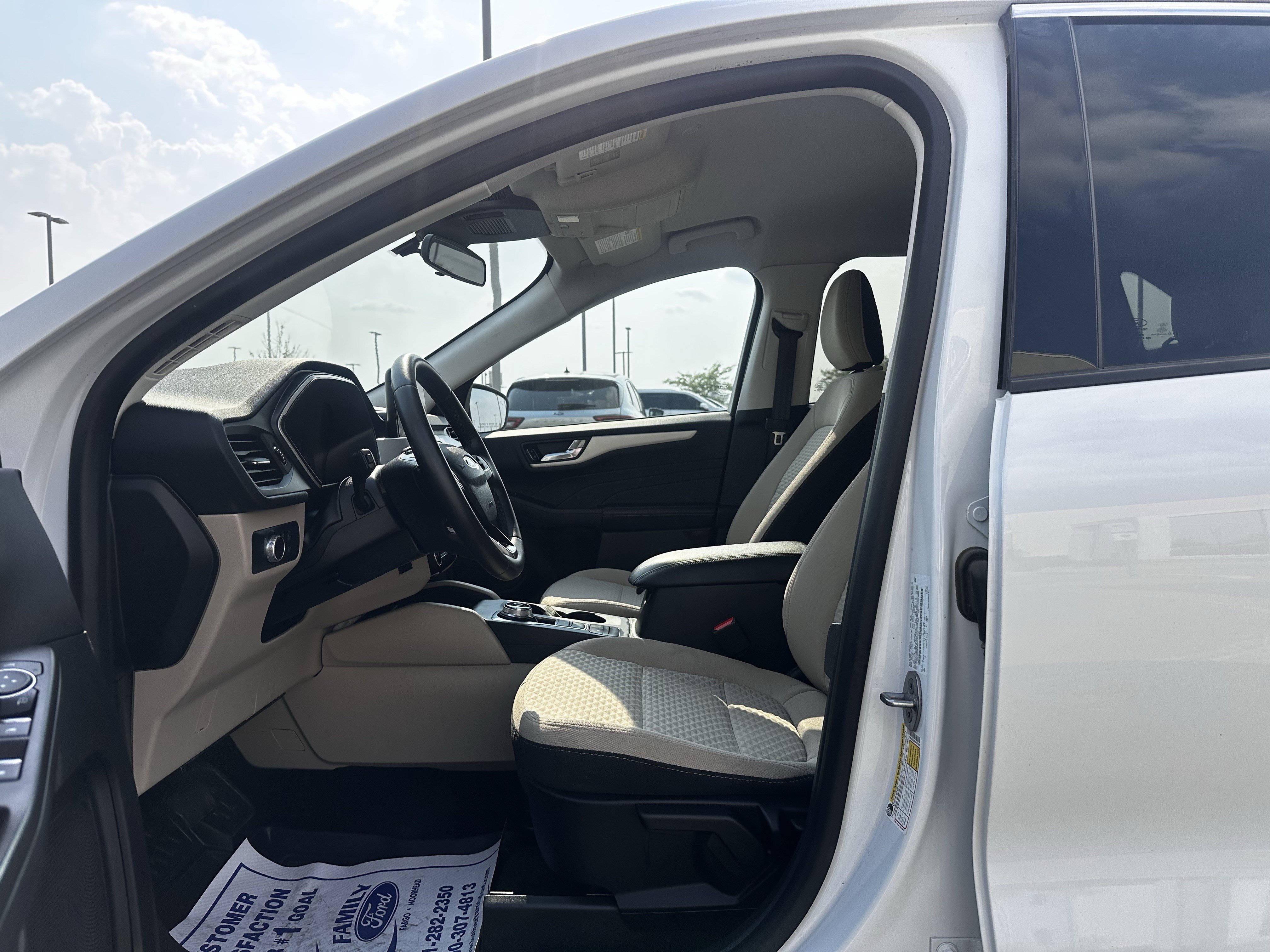 Certified Used 2021 Oxford White Ford SE image 18