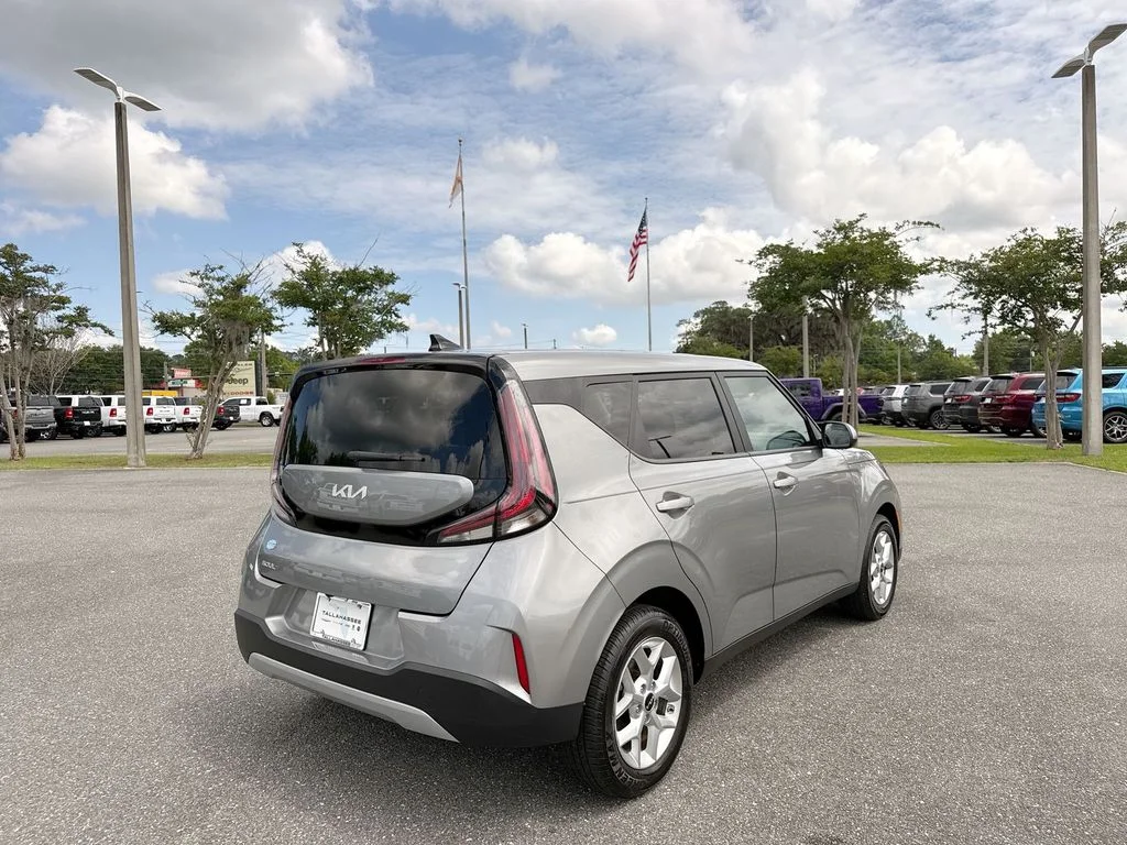 Used 2024 Steel Gray Kia LX image 3