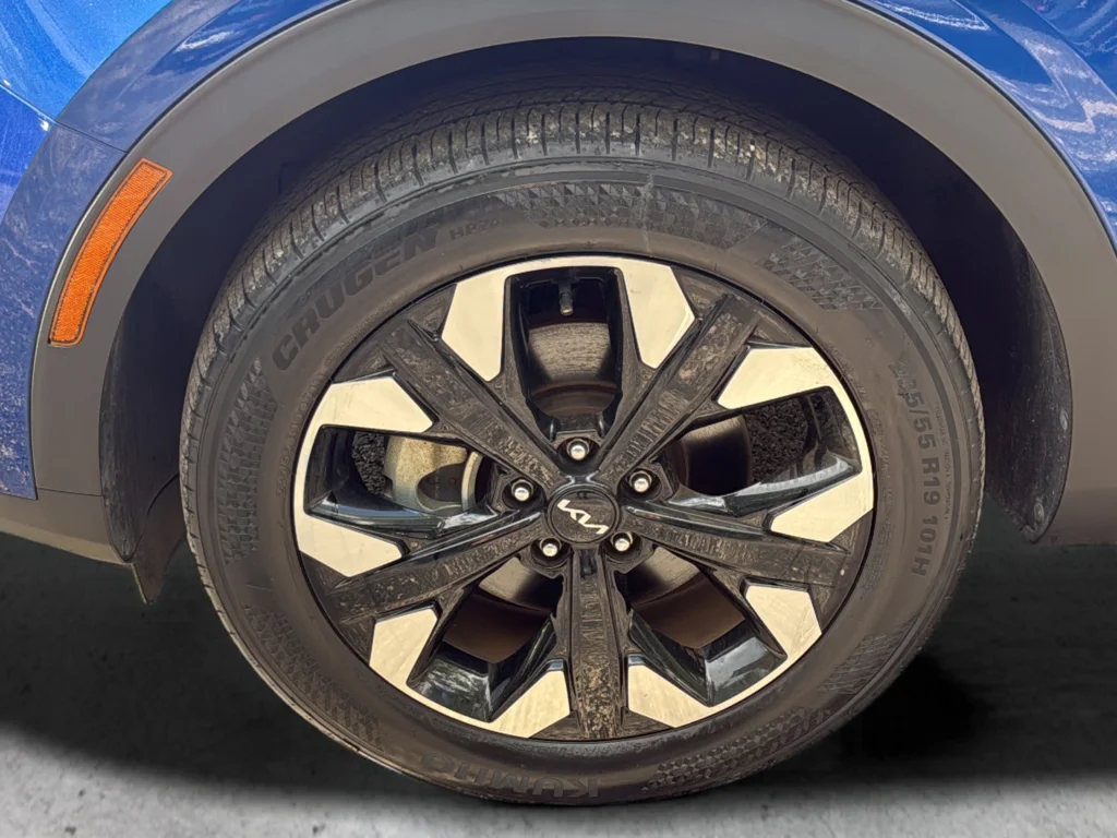 Used 2023 Blue Kia X-Line image 29