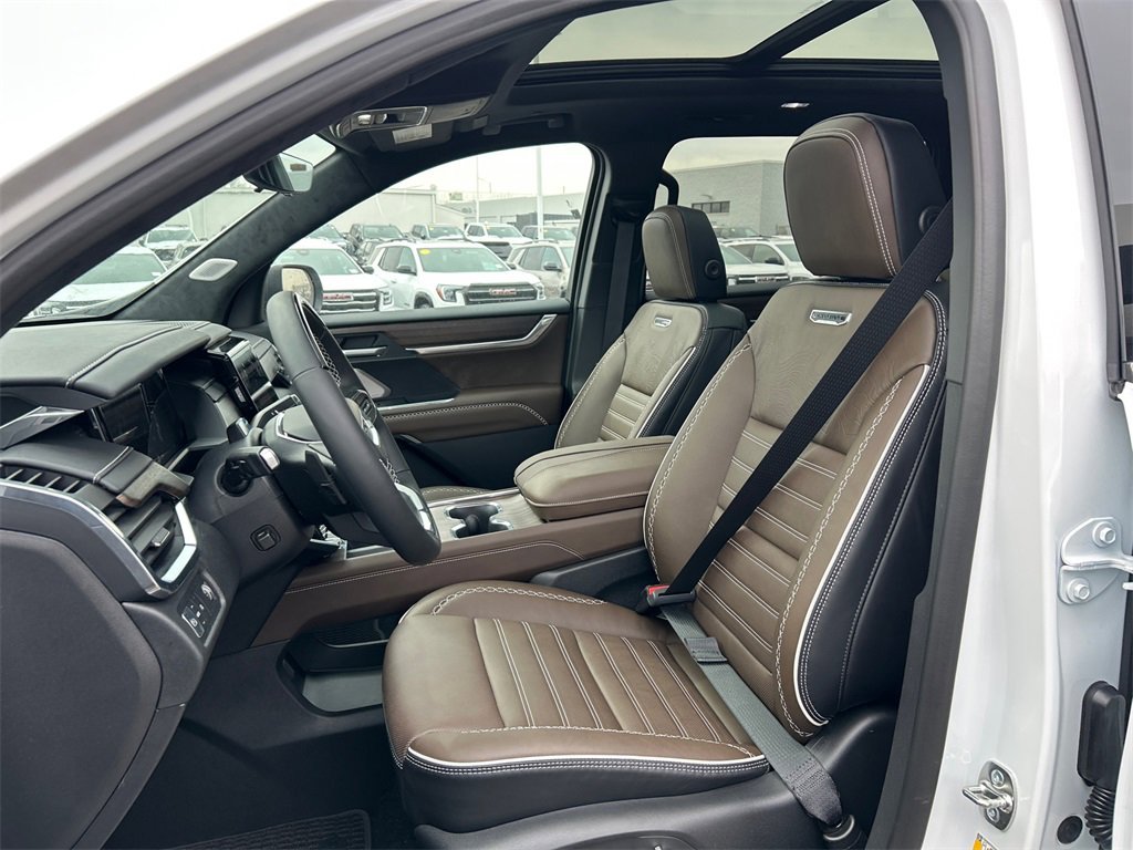 2026 GMC ACADIA - Image 14