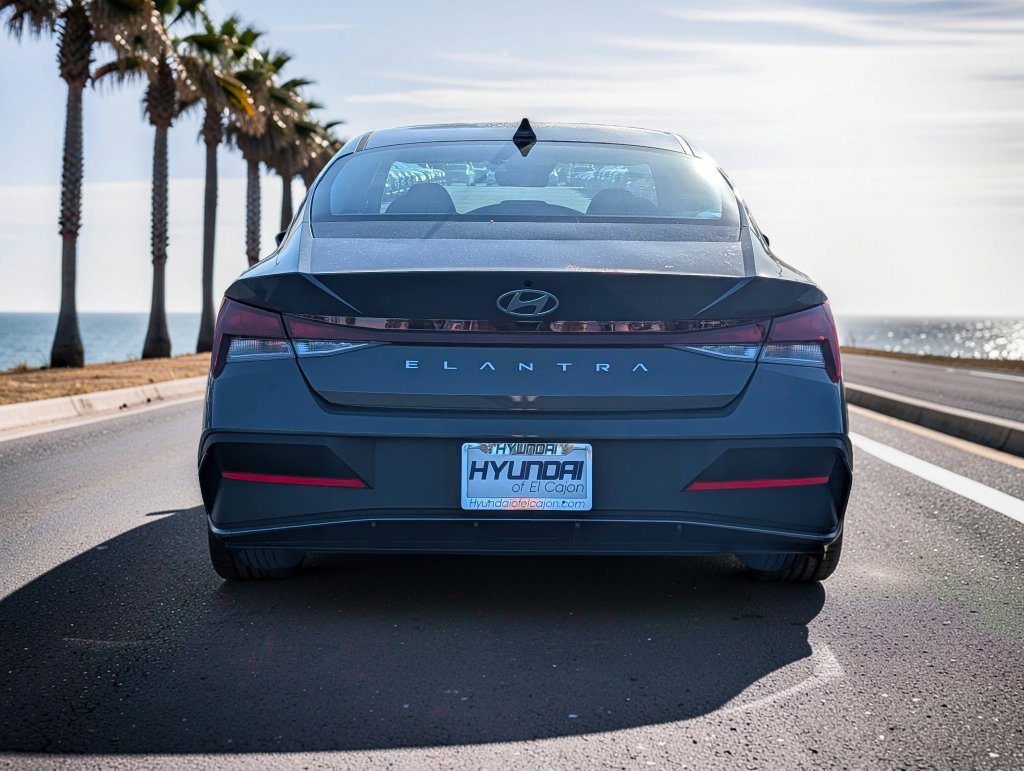 2026 Hyundai Elantra SE - Photo 6
