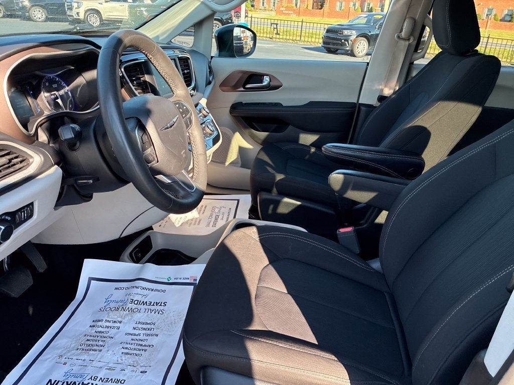 Used 2023 Gray Chrysler LX image 11