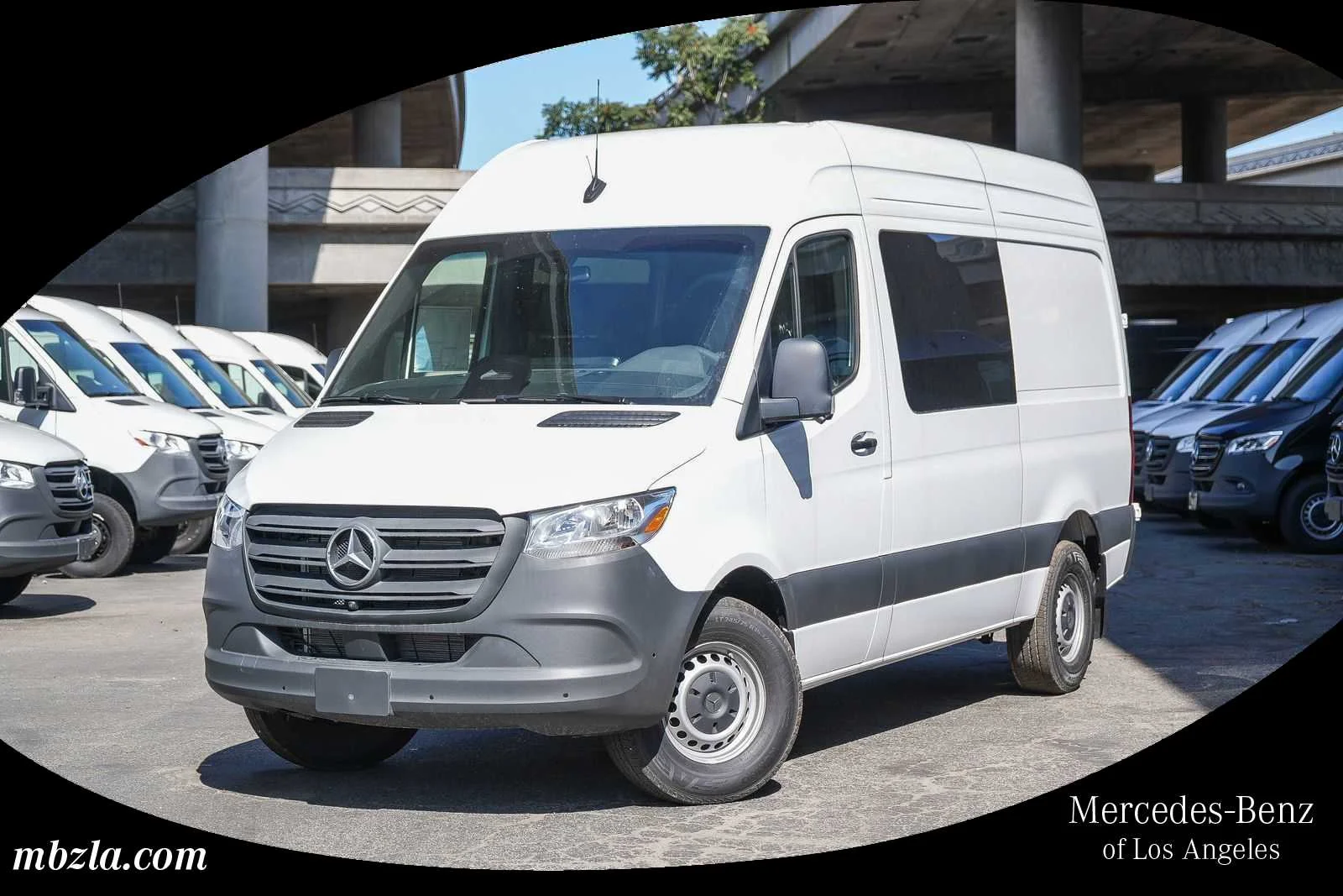 New 2026 Arctic+White Mercedes-Benz Crew 144 WB  RWD 2.0L 4-Cylinder image 37