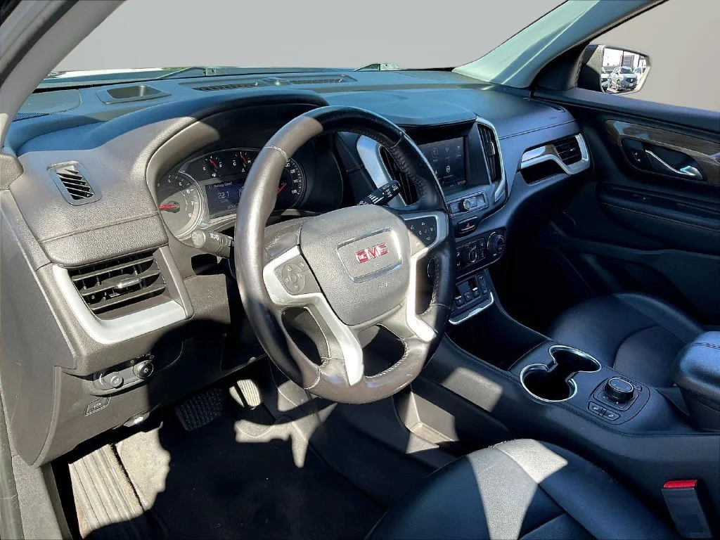 Used 2020 Ebony Twilight Metallic GMC SLE image 18