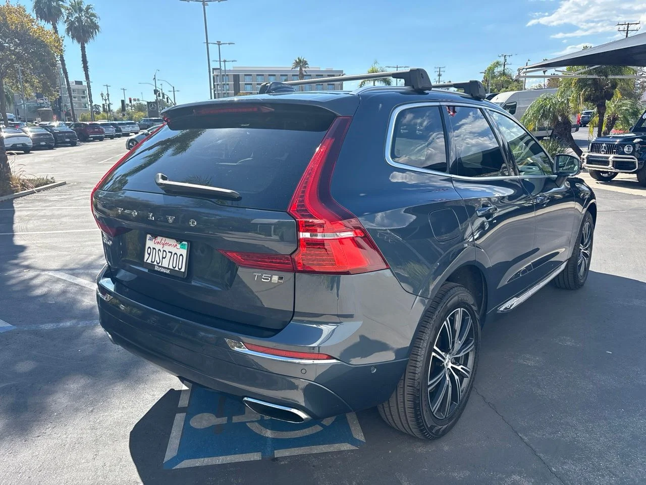 Used 2020 Blue Volvo T5 Inscription Sport Utility image 5