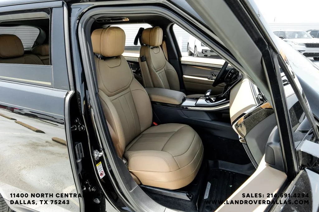 New 2026 Santorini Black Metallic Land Rover SE image 33