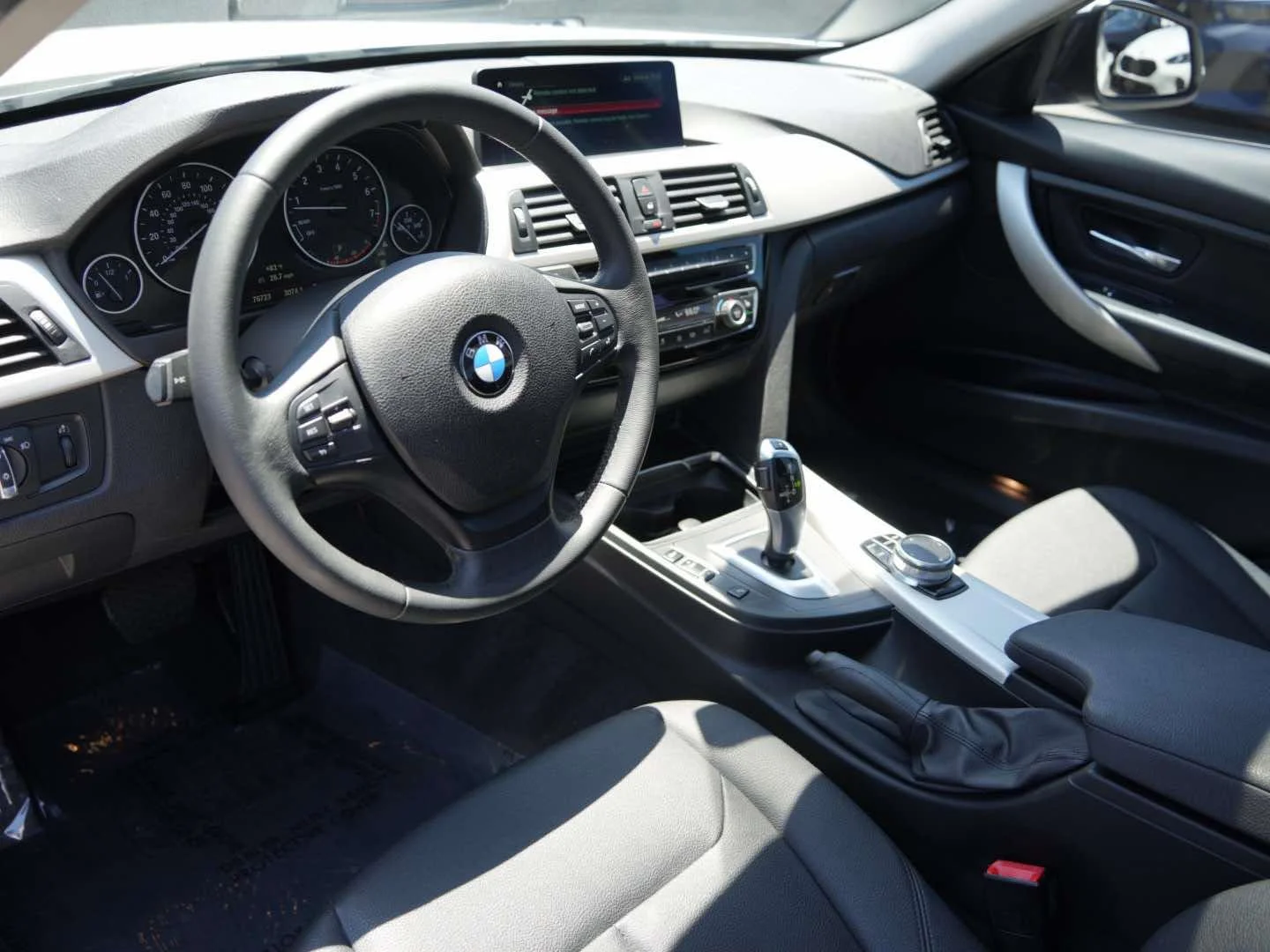 Used 2018 Mineral White Metallic BMW 320i Sedan South Africa image 13