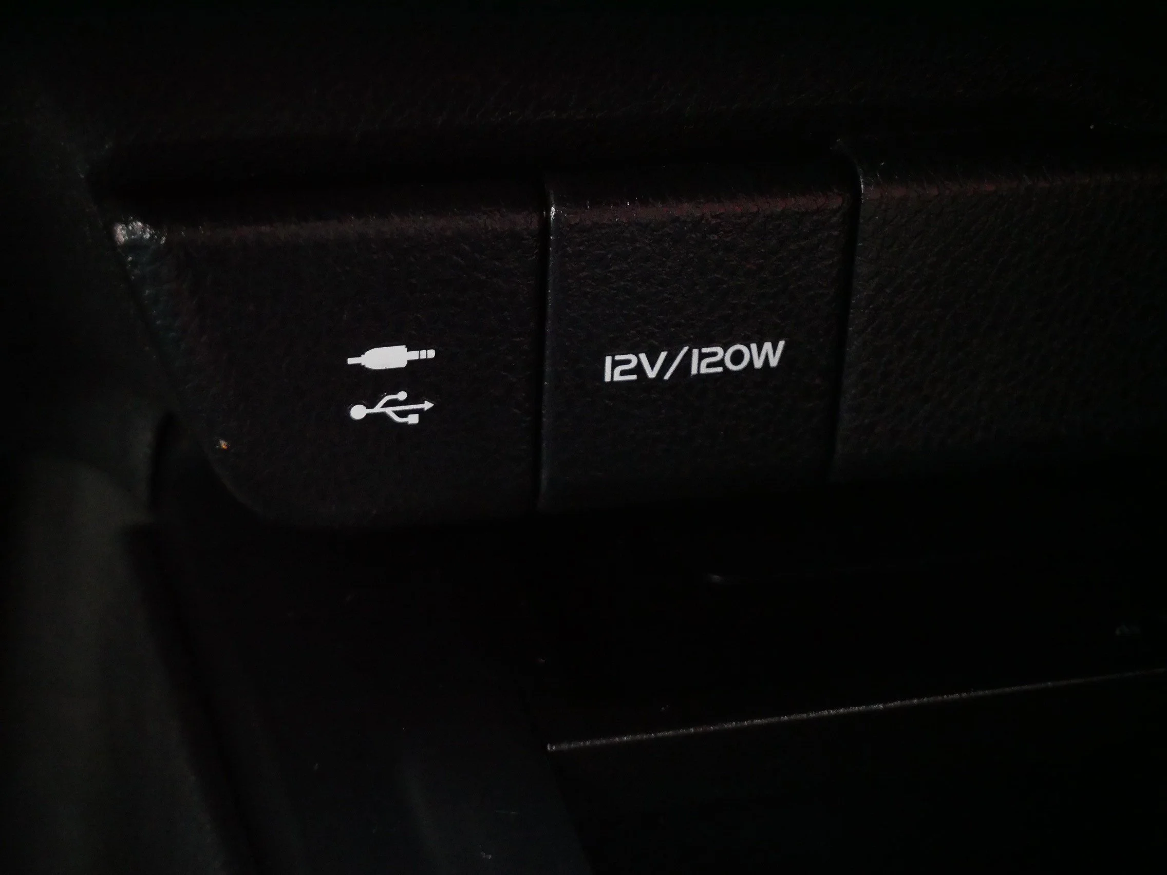 Used 2019 Wind Chill Pearl/Midnight Black Metallic Toyota XSE V6 image 29