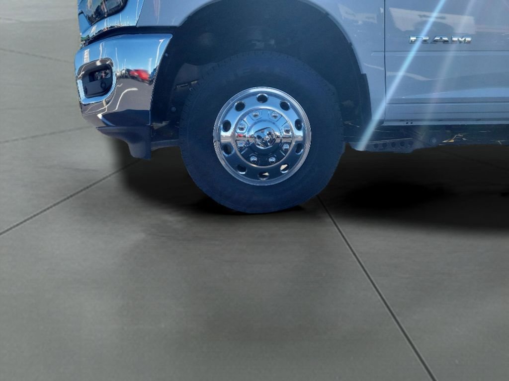 New 2026 Bright White Clear-Coat Exterior Paint RAM Big Horn image 9