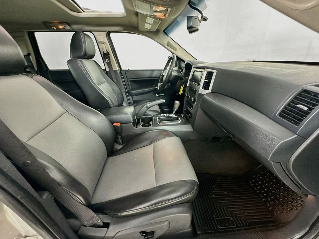 Used 2010 Light Graystone Pearlcoat Jeep Laredo image 34