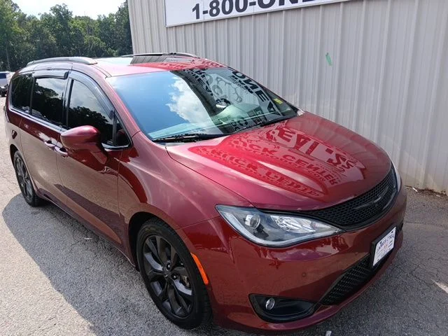 2020 Chrysler Pacifica Touring L Plus's photo