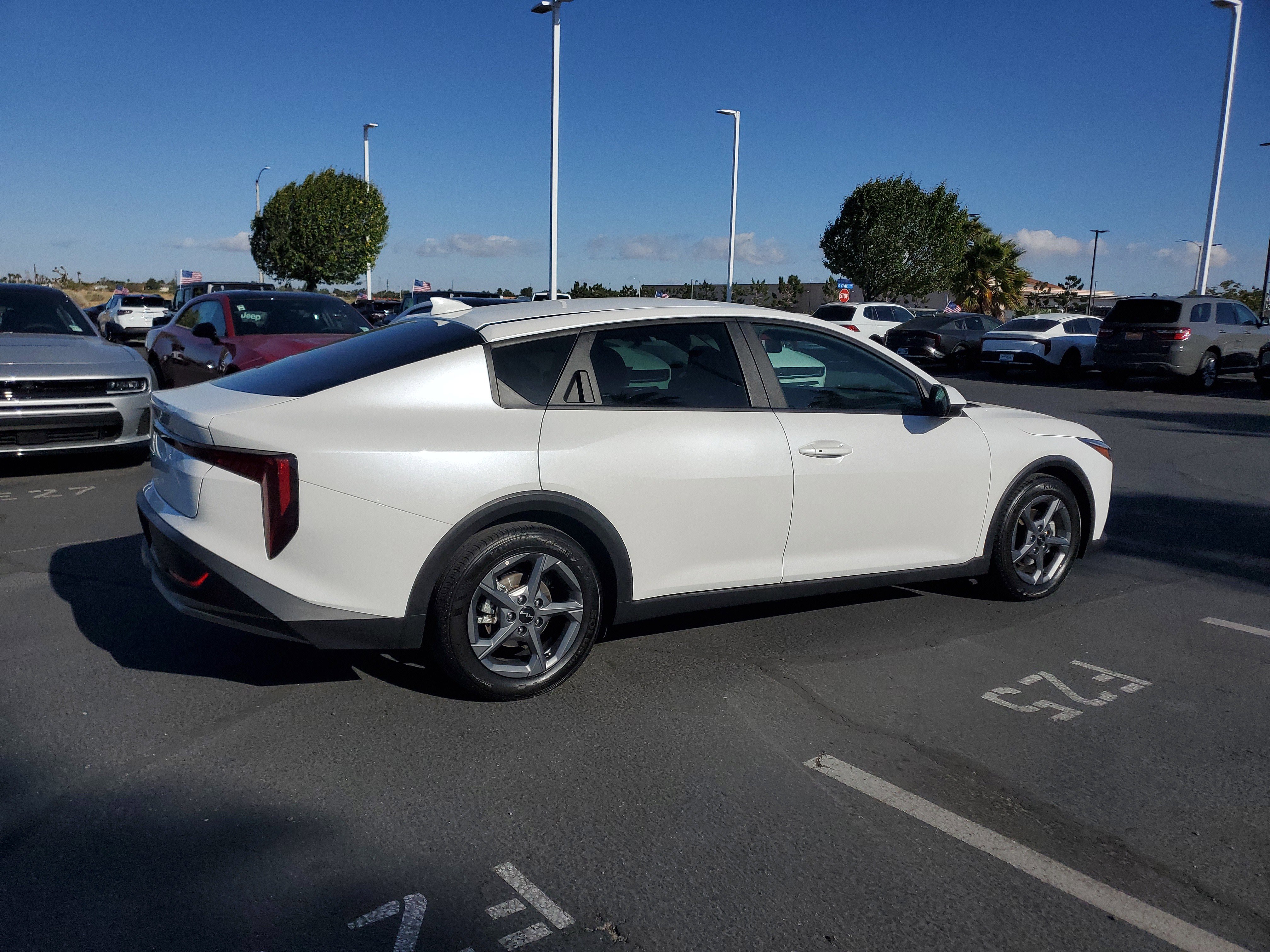 Used 2025 White Kia LXS image 3