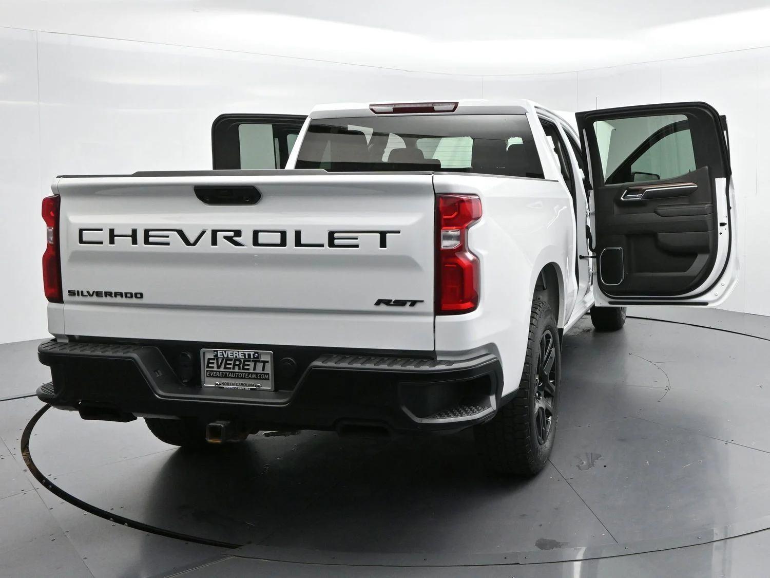 Used 2023 Summit White Chevrolet RST image 38