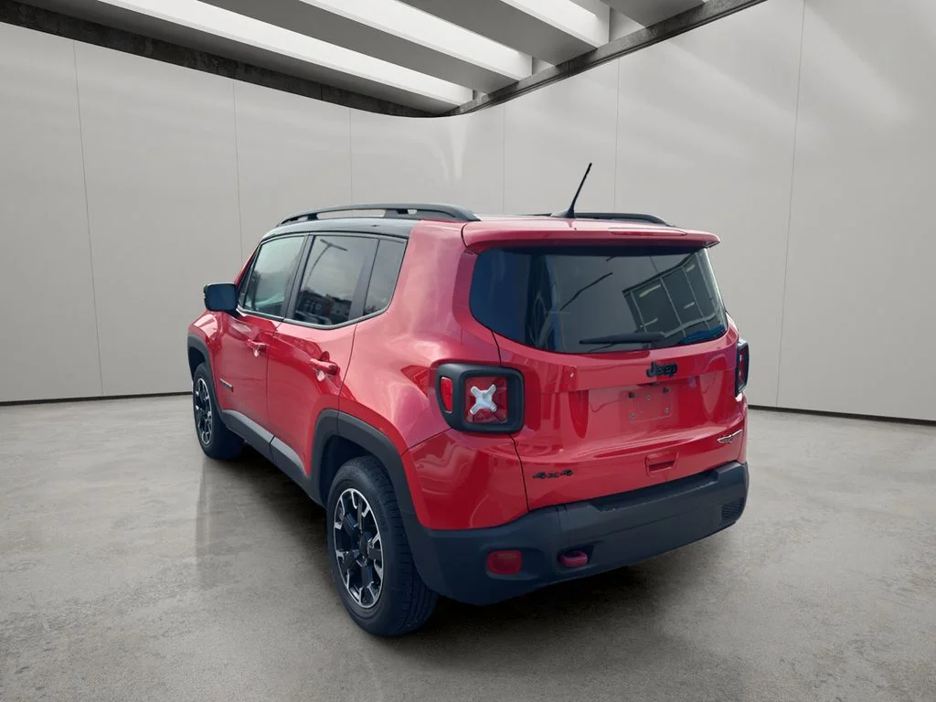 Used 2023 Colorado Red Clearcoat Jeep Trailhawk image 3