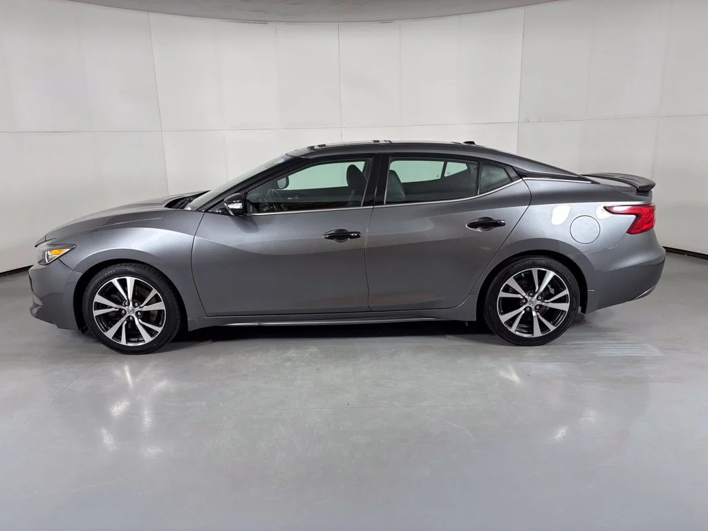 Used 2016 Gray Nissan Platinum image 5