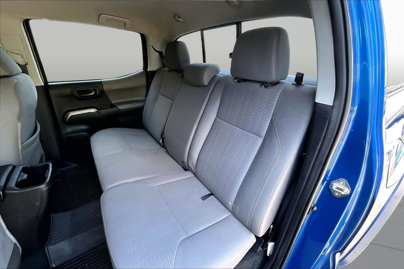 Used 2016 Blazing Blue Pearl Toyota SR5 image 21