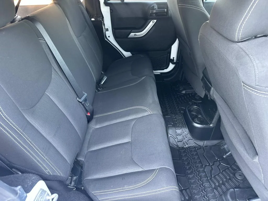 Used 2018 White Jeep Unlimited Sahara image 14