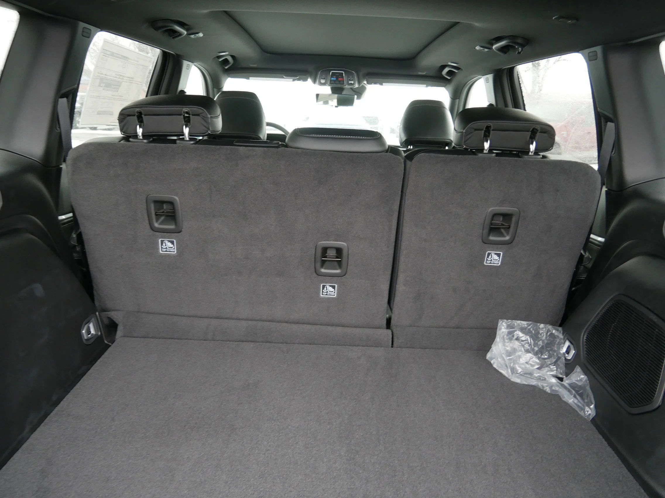 New 2026 Baltic Gray Metallic Clear-Coat Exterior Paint Jeep Limited Reserve image 11