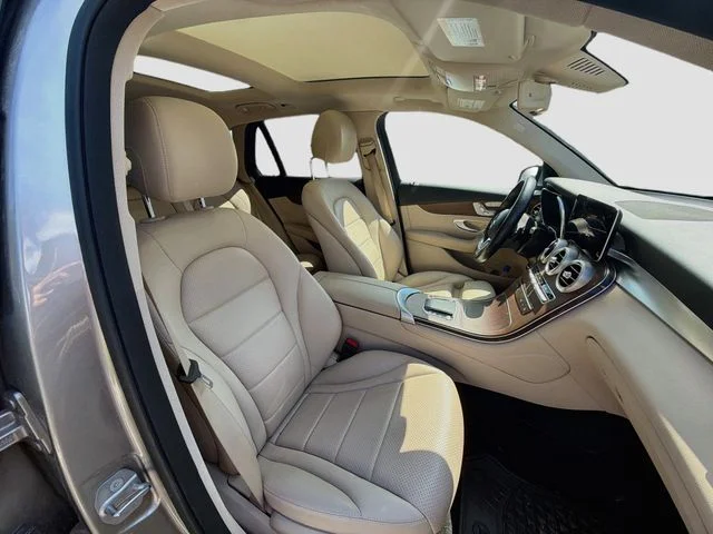 Used 2020  Mercedes-Benz GLC 300 image 25
