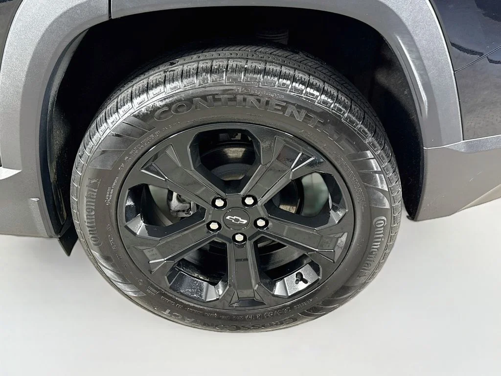 Used 2025 Mosaic Black Metallic Chevrolet AWD LT image 31