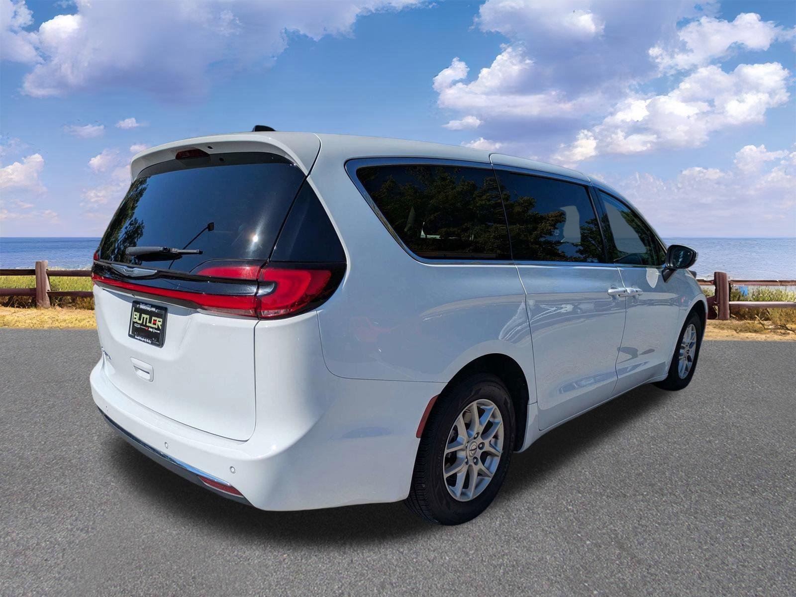 Used 2023 Bright White Clearcoat Chrysler Touring L image 8