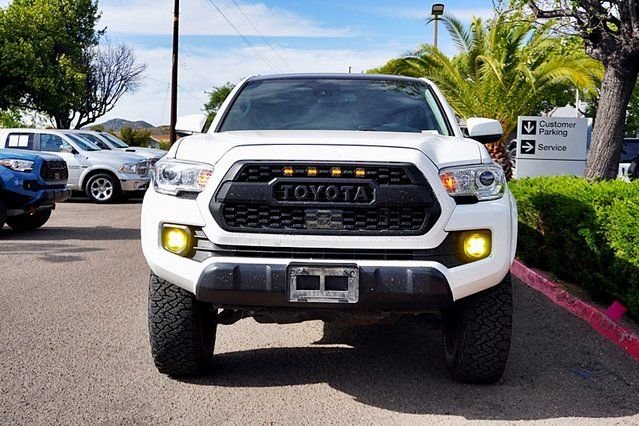 Used 2022 White Toyota SR5 image 4