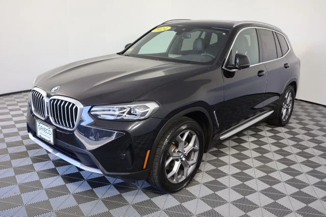 Used 2024 Black BMW xDrive30i image 4