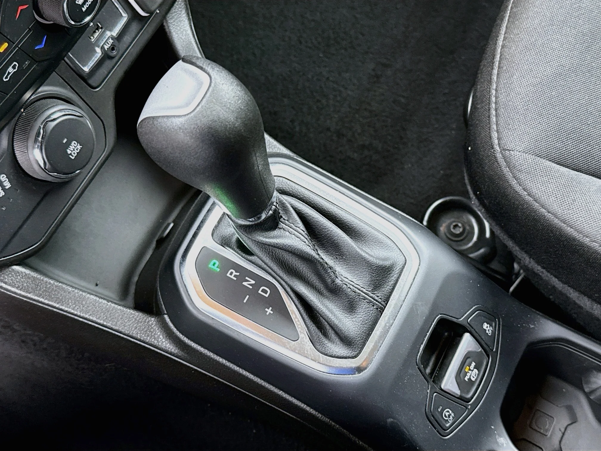 Used 2023 Black Clearcoat Jeep Latitude image 18