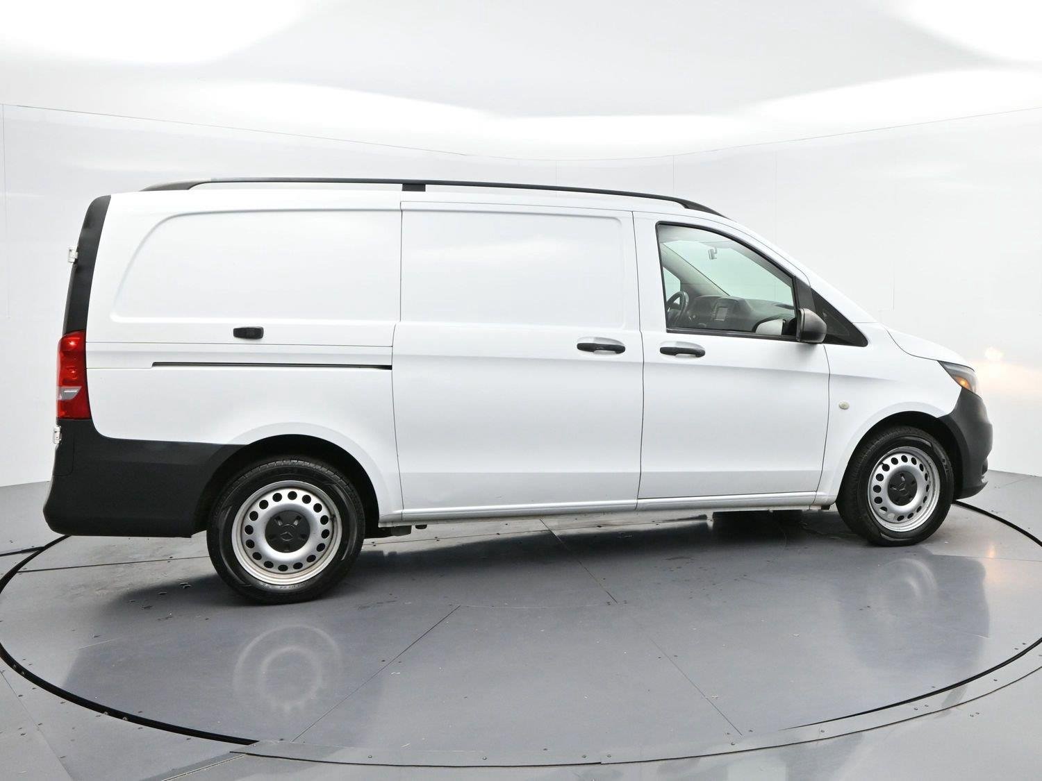 Used 2016 Arctic White Mercedes-Benz RWD 126" image 8