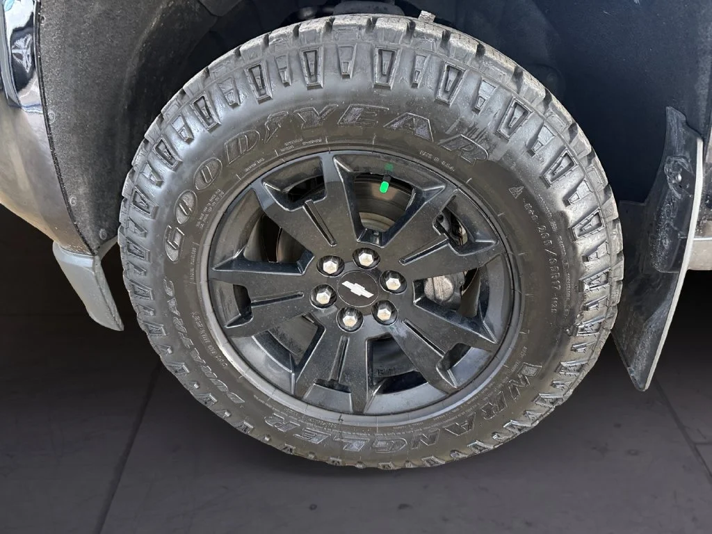 Used 2019 Black Chevrolet Z71 image 9