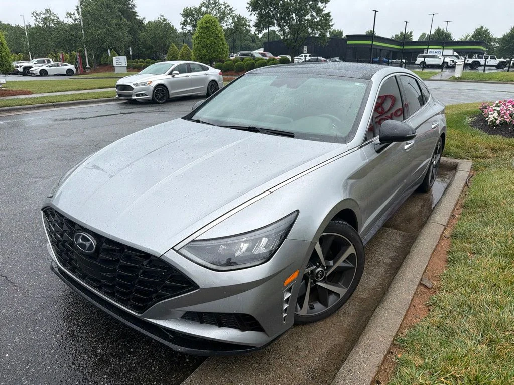 Used 2021 Silver Hyundai SEL Plus image 22