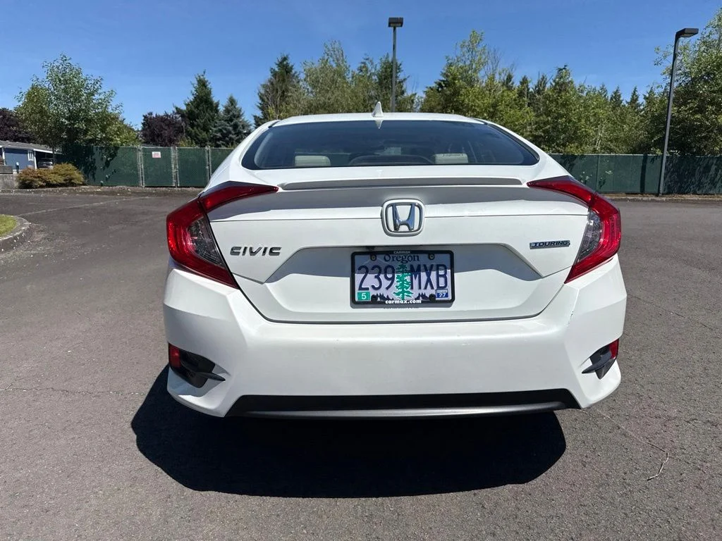 Used 2016 White Orchid Pearl Honda Touring image 6