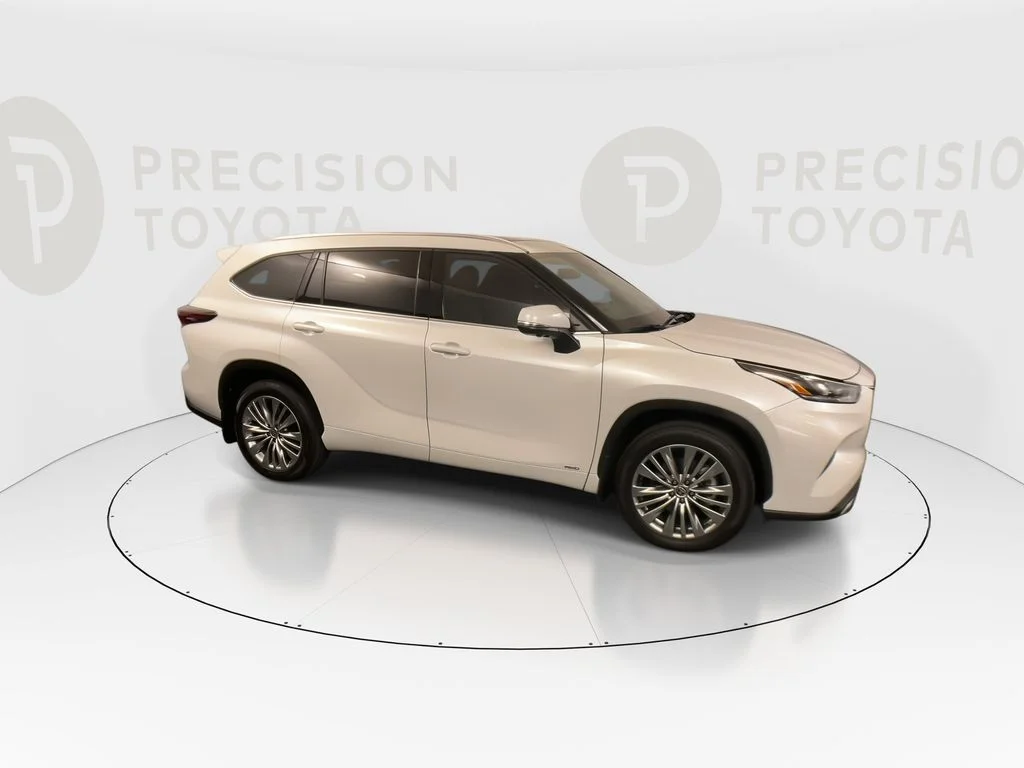 Used 2024 Pearl Toyota Platinum image 24