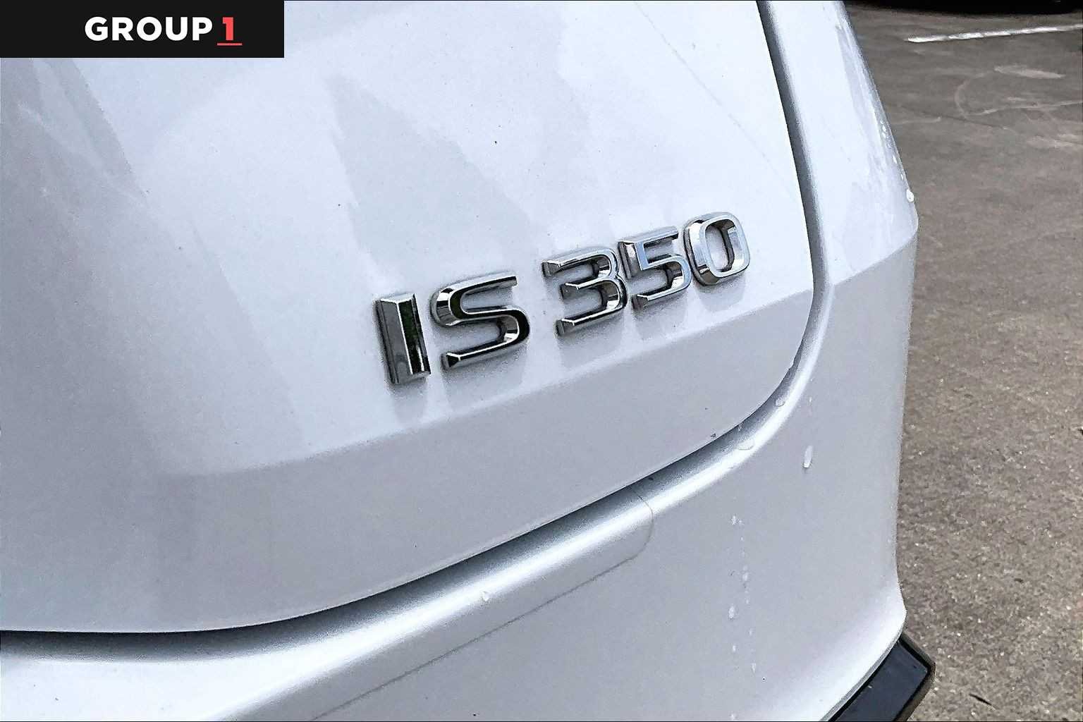 Used 2025 Ultra White Lexus F SPORT Design image 29