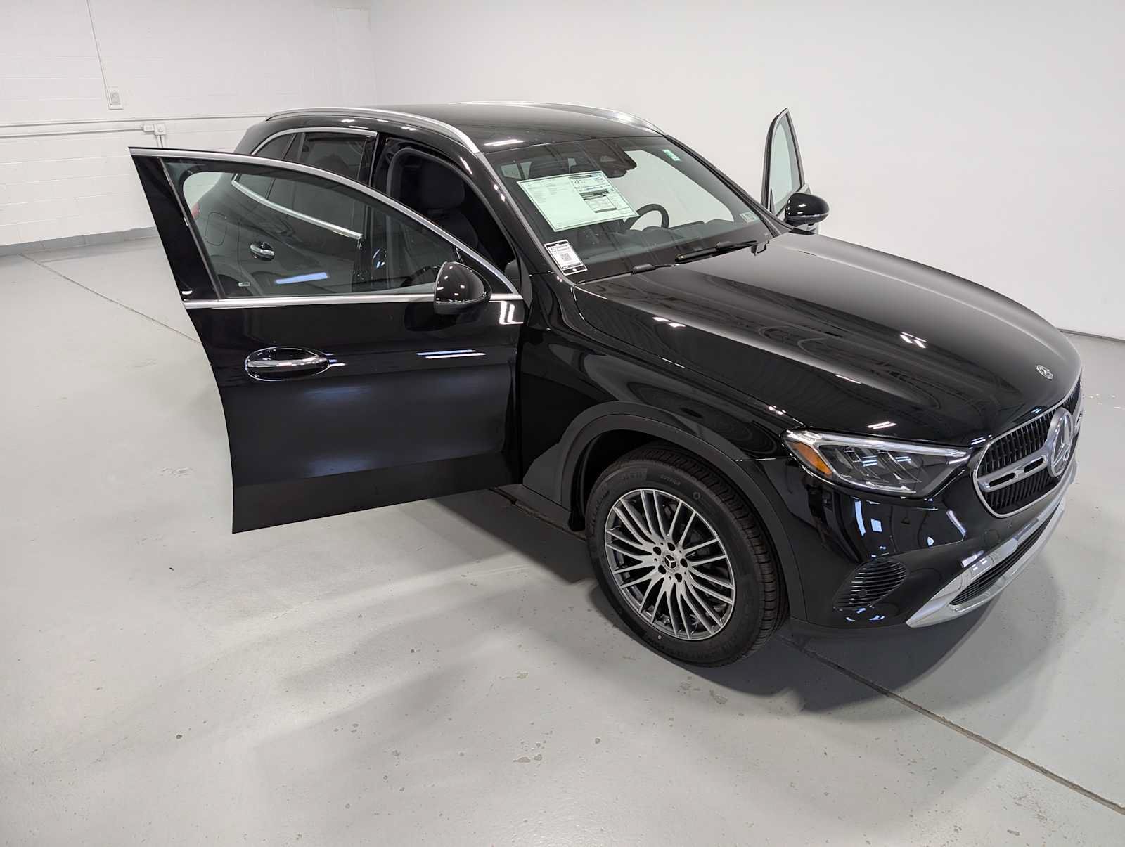New 2026 Black Mercedes-Benz GLC 300 image 14