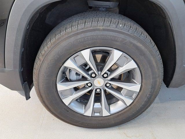 Used 2025 Mosaic Black Metallic Chevrolet LT image 31