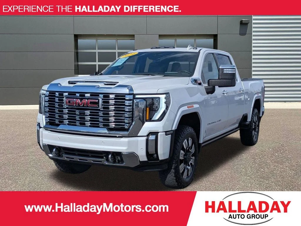2024 GMC Sierra 4WD Crew Cab Standard Box Denali's photo