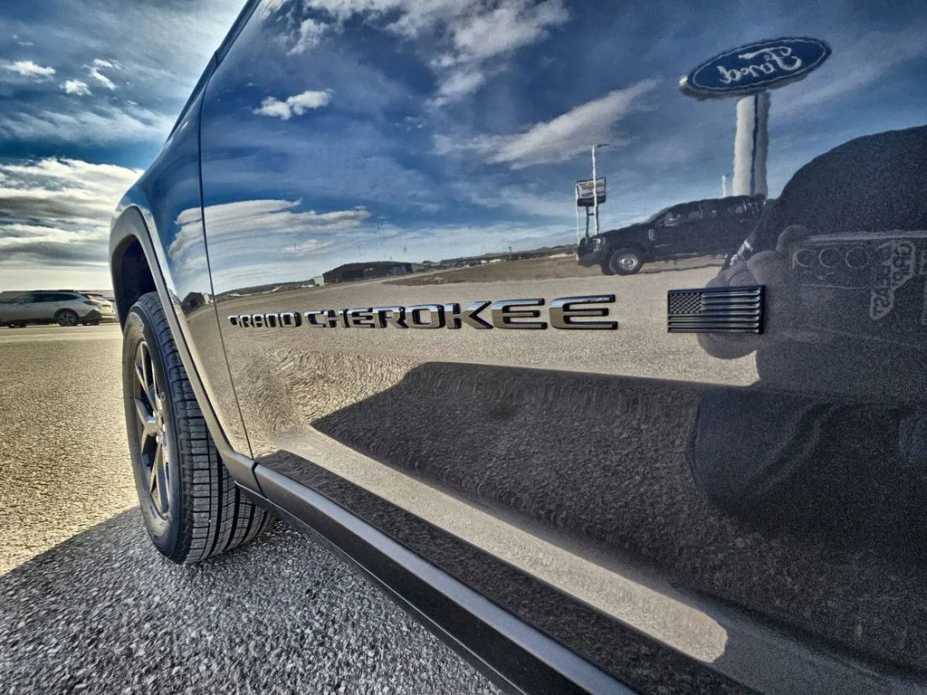 New 2026 Gray Jeep Altitude image 17