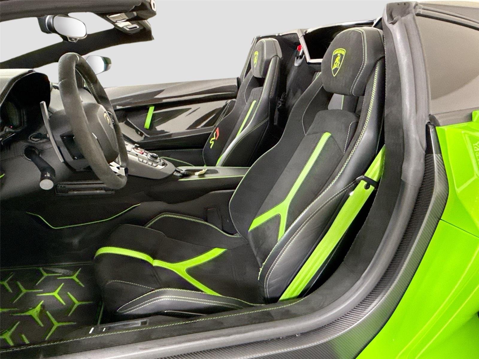 2021 Lamborghini Aventador - Photo 14