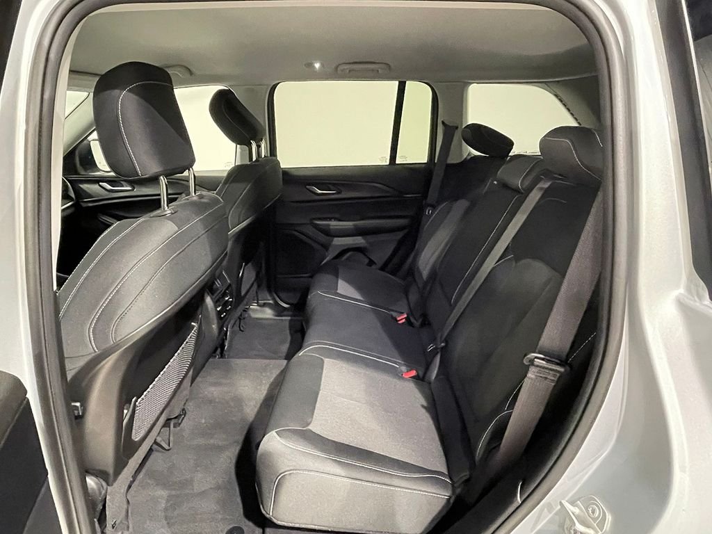 Used 2023 Silver Jeep Laredo image 17